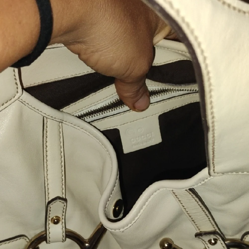 Gucci Cream Leather Shoulder Bag with Gold-Tone 85th Anniversary Plaque - Picture 4 of 4